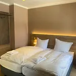 Petite Koenigsallee Self Check-in Hotel