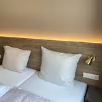 Hotel Petite Koenigsallee Self Check-in Dusseldorf
